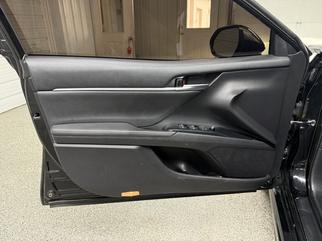 2019 Toyota Camry Image 23