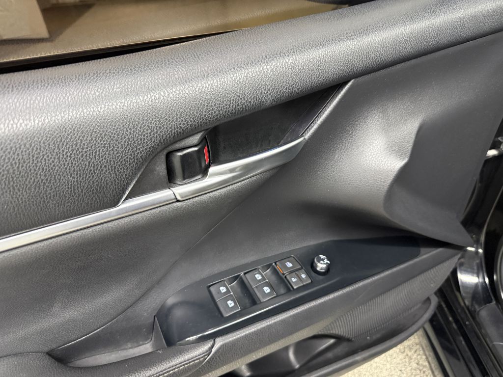 2019 Toyota Camry Image 24