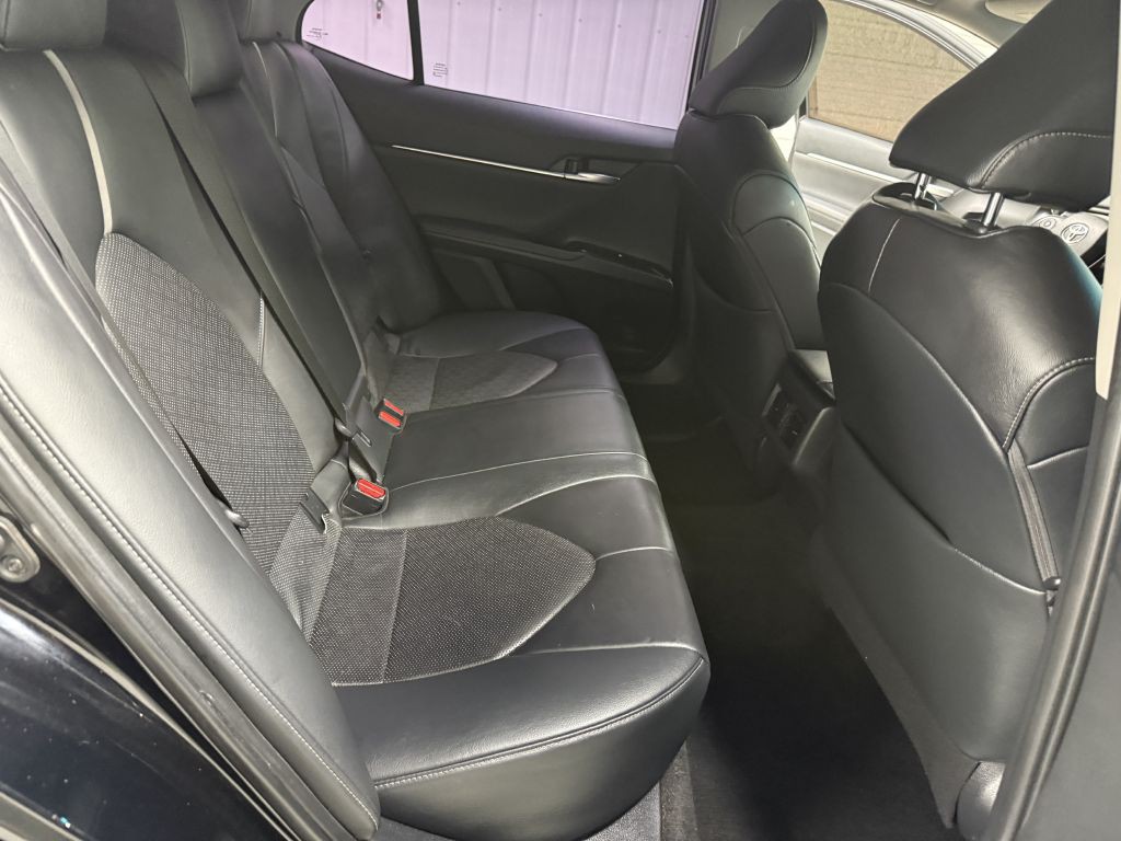 2019 Toyota Camry Image 30