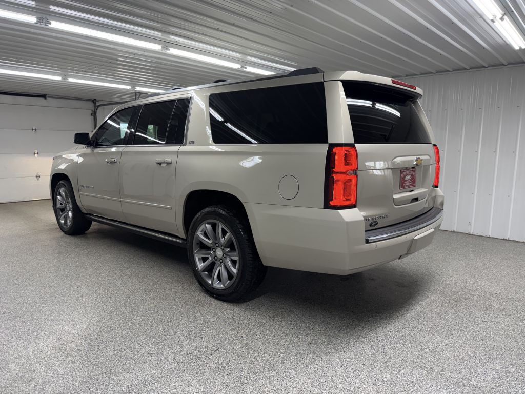 2015 Chevrolet Suburban Image 3