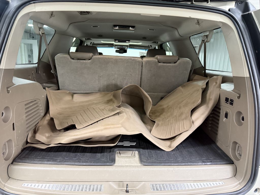 2015 Chevrolet Suburban Image 32