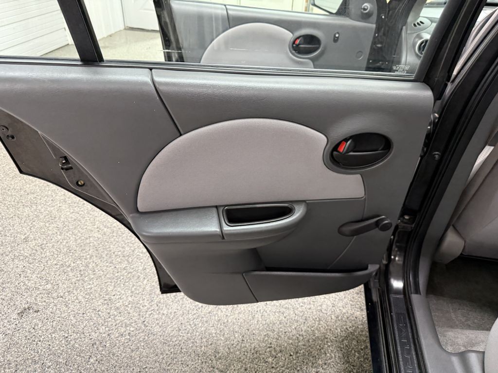 2006 Saturn ION Image 19