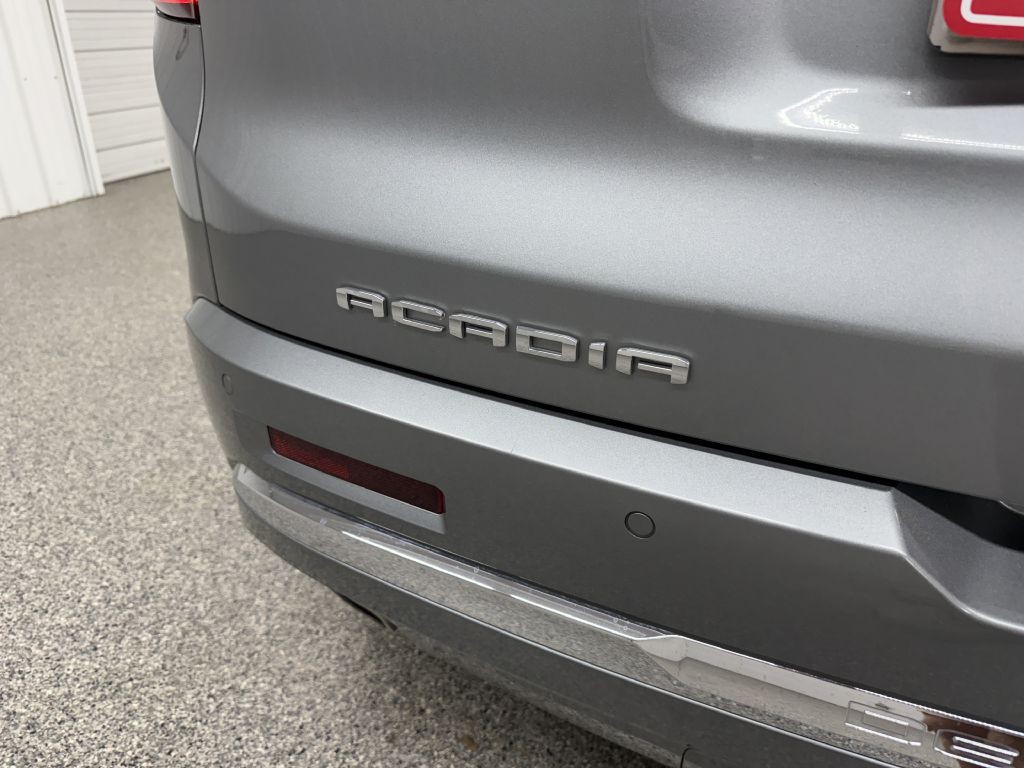 2023 GMC Acadia Image 8