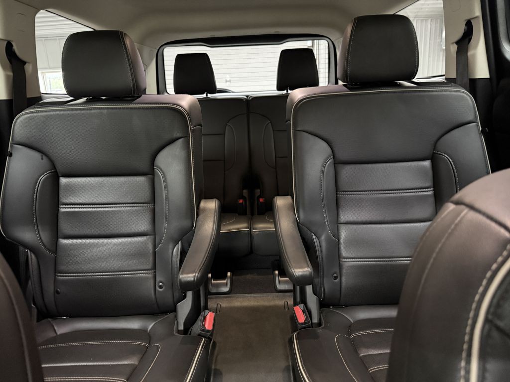 2023 GMC Acadia Image 13