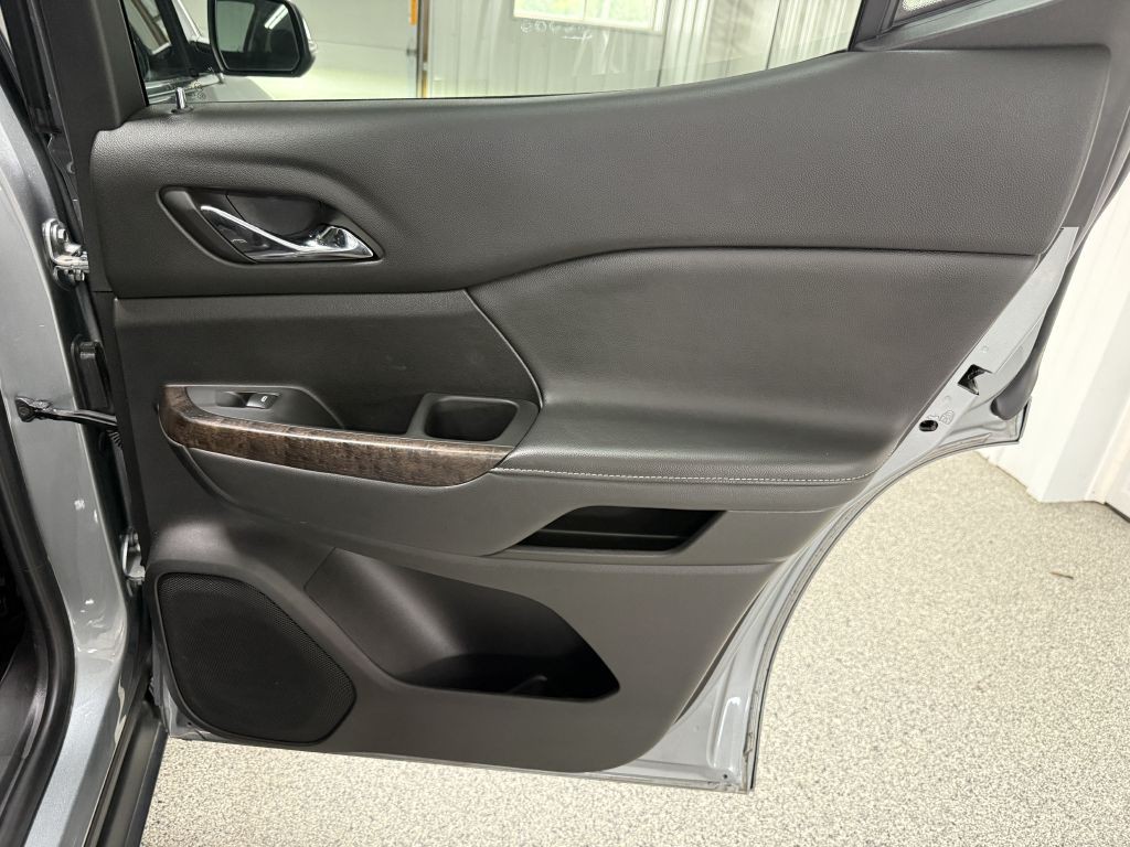 2023 GMC Acadia Image 40