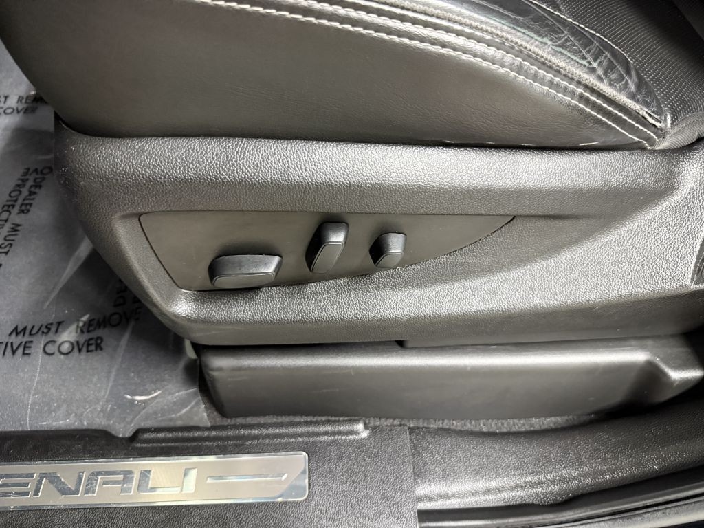 2019 GMC Yukon Image 14