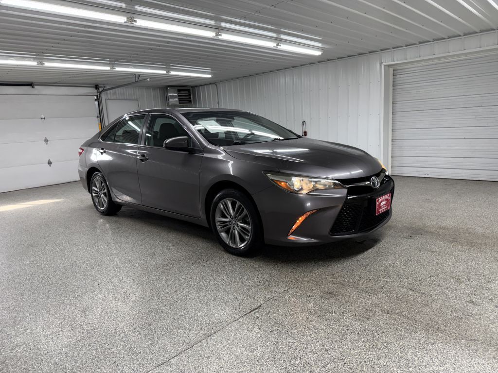 2016 Toyota Camry Image 1