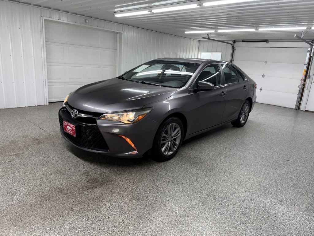 2016 Toyota Camry Image 2