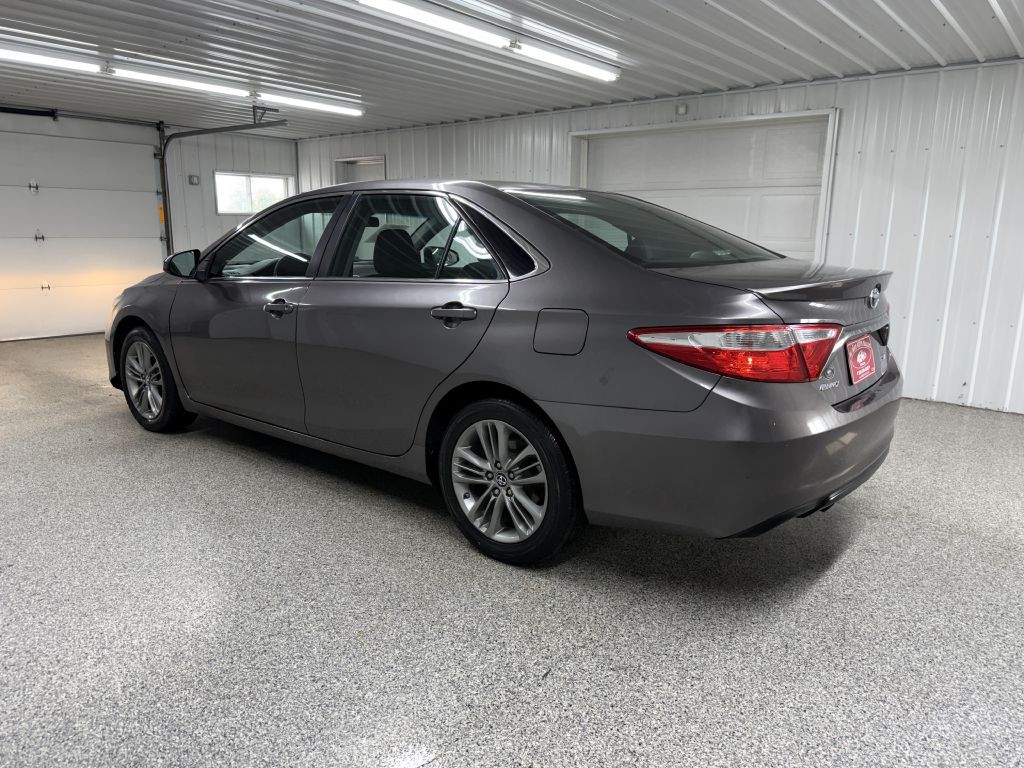 2016 Toyota Camry Image 3