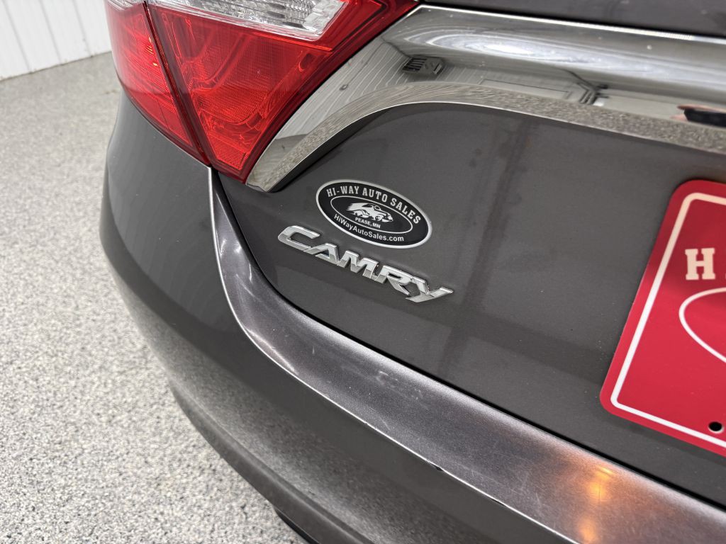 2016 Toyota Camry Image 7