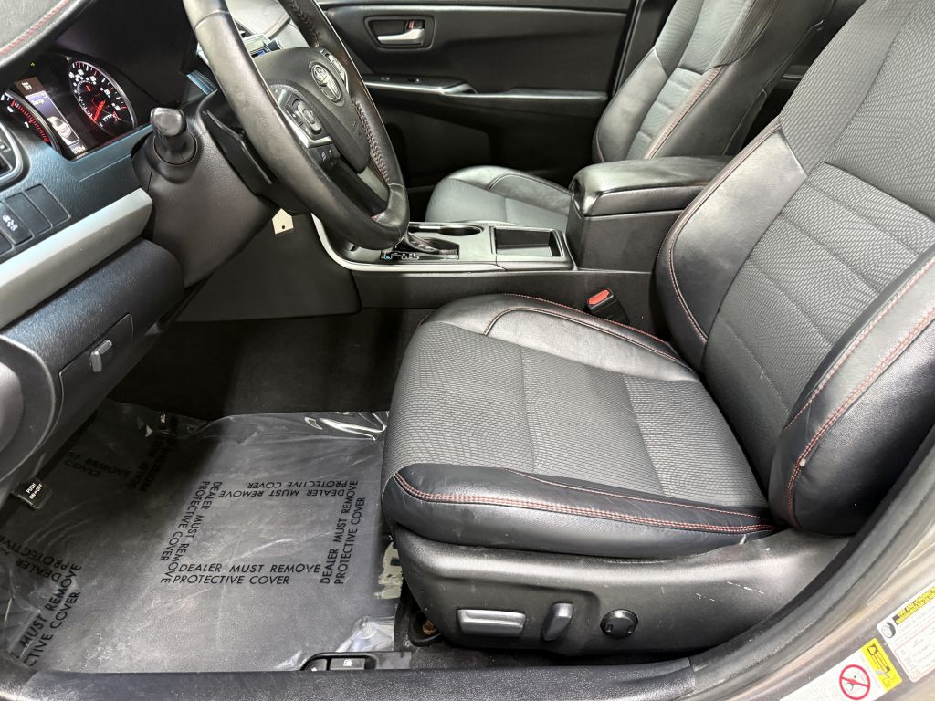 2016 Toyota Camry Image 9