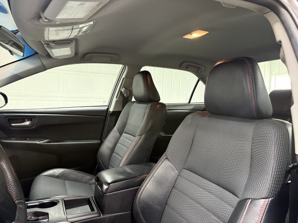 2016 Toyota Camry Image 10