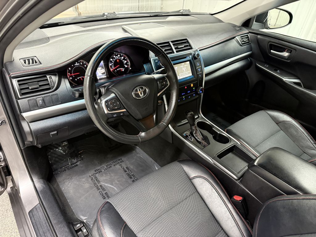 2016 Toyota Camry Image 11