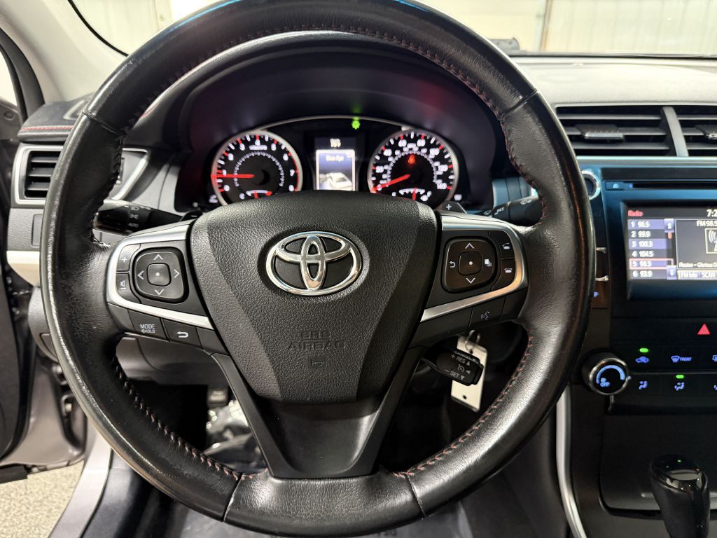 2016 Toyota Camry Image 14