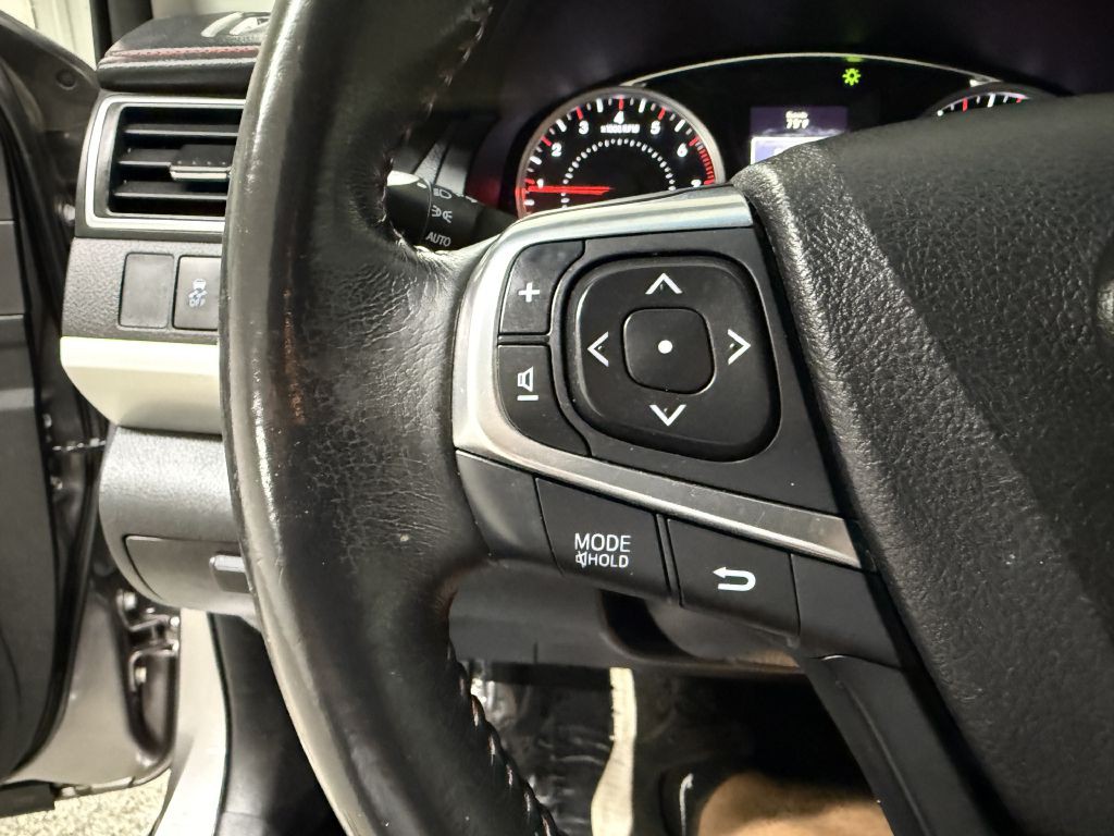 2016 Toyota Camry Image 15