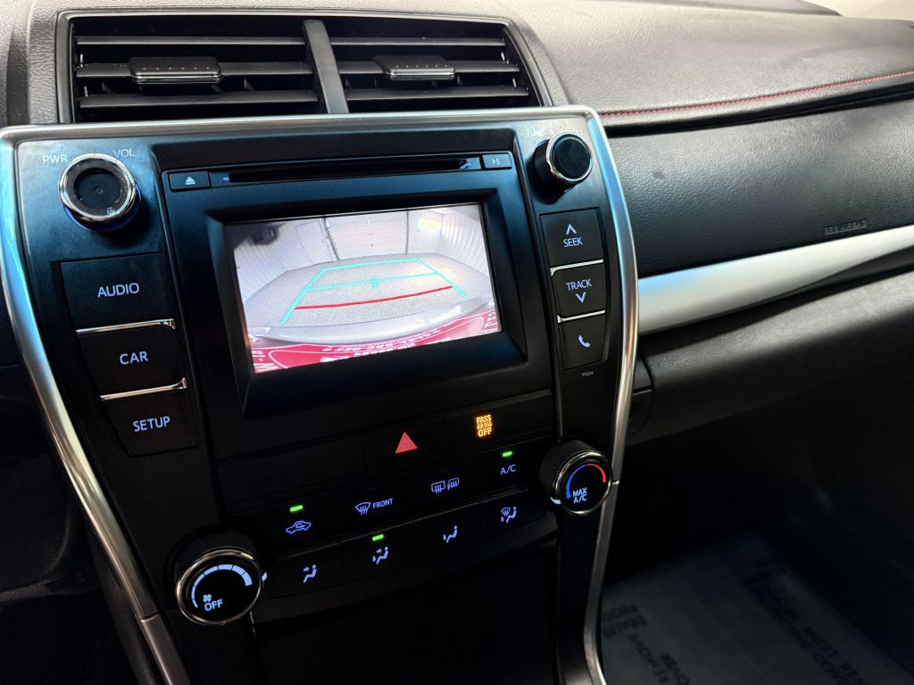 2016 Toyota Camry Image 16