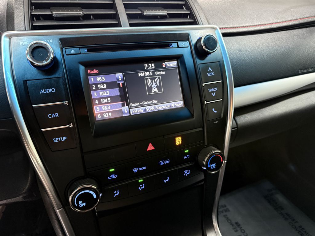 2016 Toyota Camry Image 17