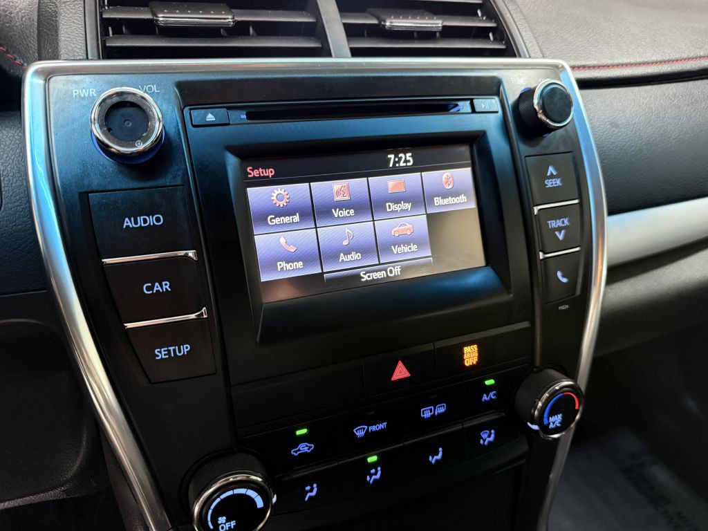 2016 Toyota Camry Image 18