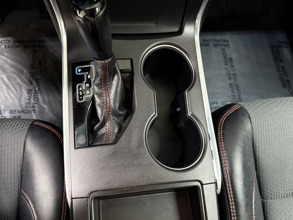 2016 Toyota Camry Image 19