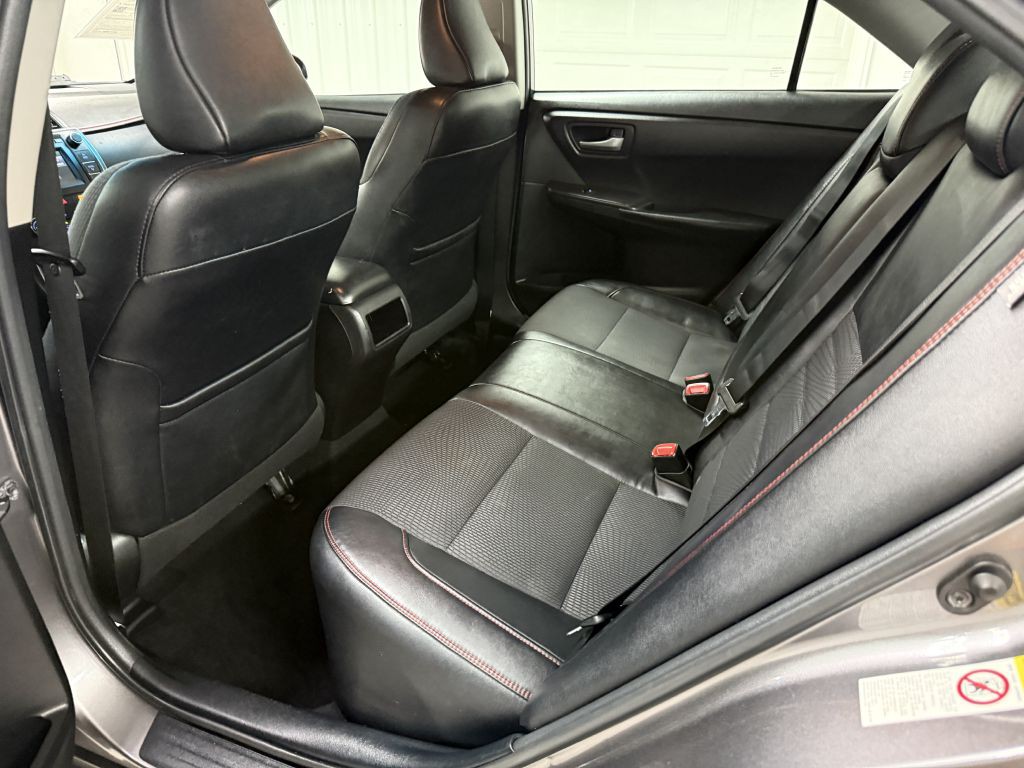 2016 Toyota Camry Image 22