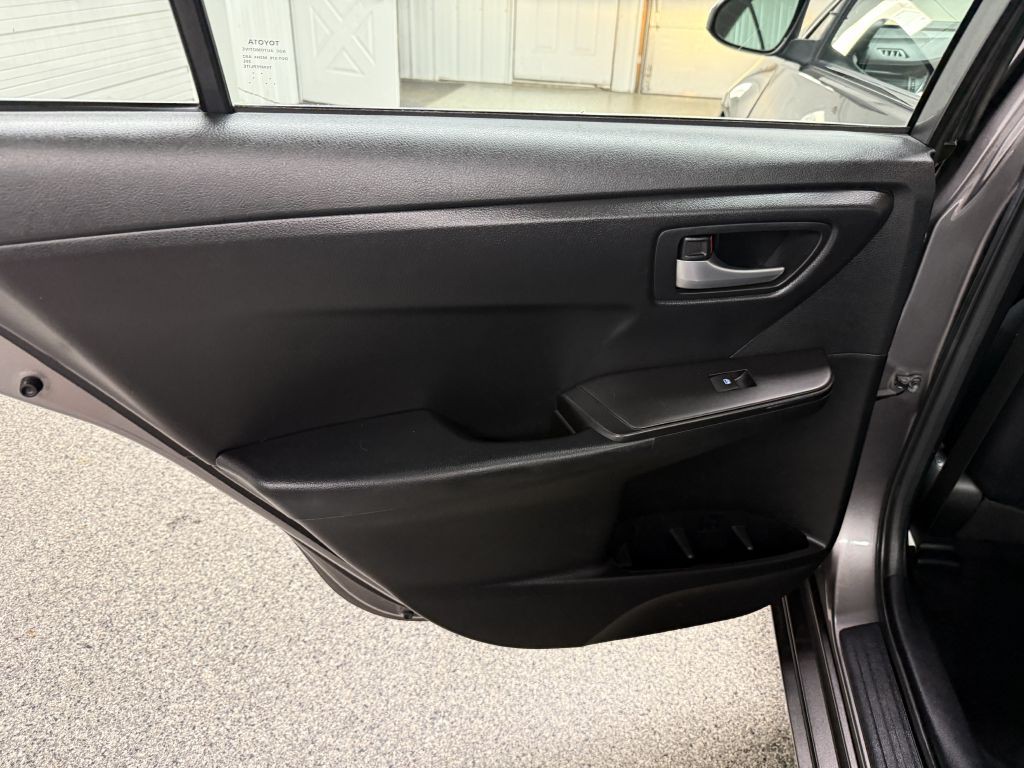 2016 Toyota Camry Image 23