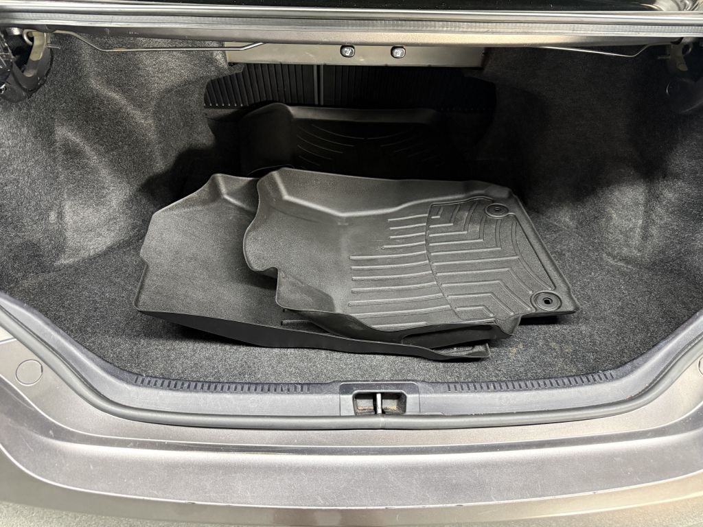 2016 Toyota Camry Image 24