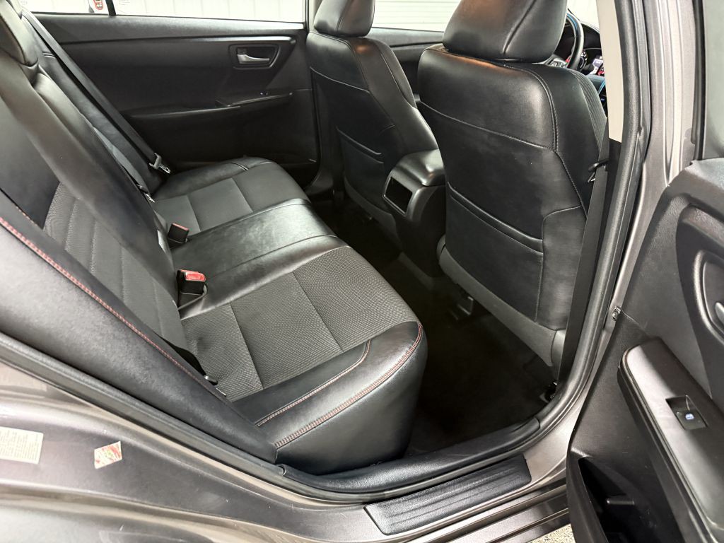 2016 Toyota Camry Image 25