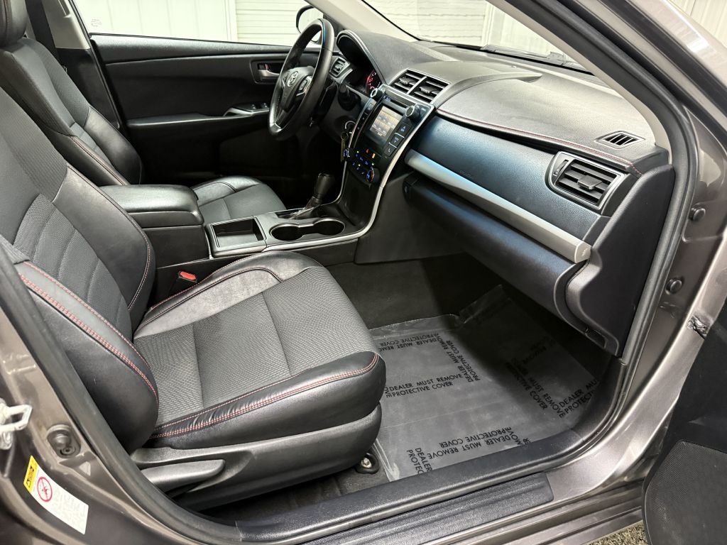 2016 Toyota Camry Image 27