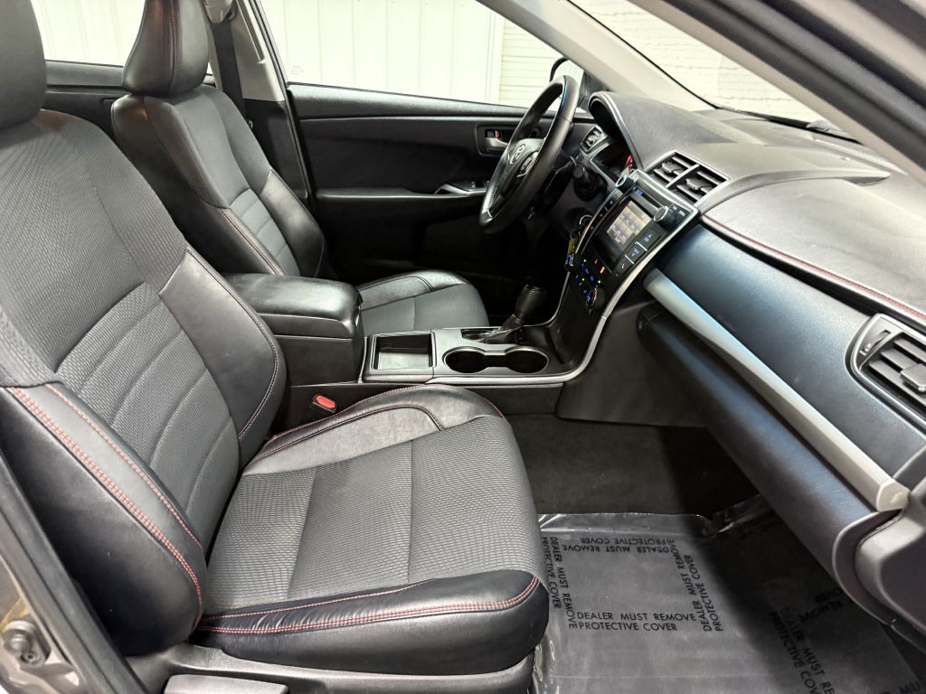 2016 Toyota Camry Image 28