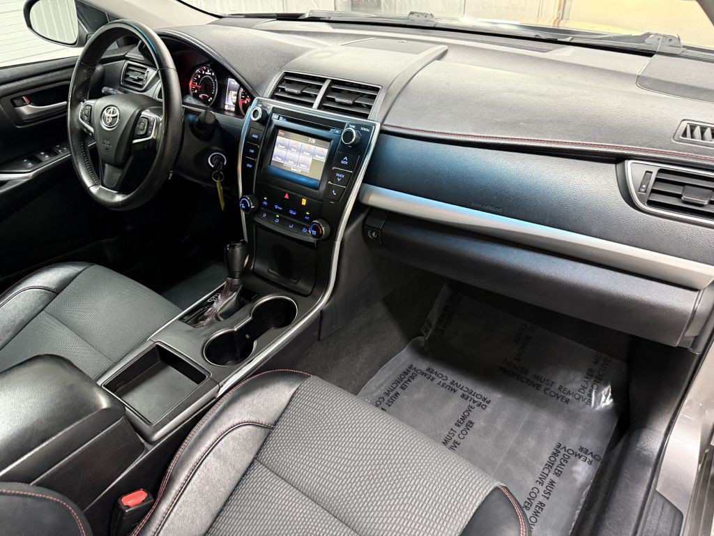 2016 Toyota Camry Image 29