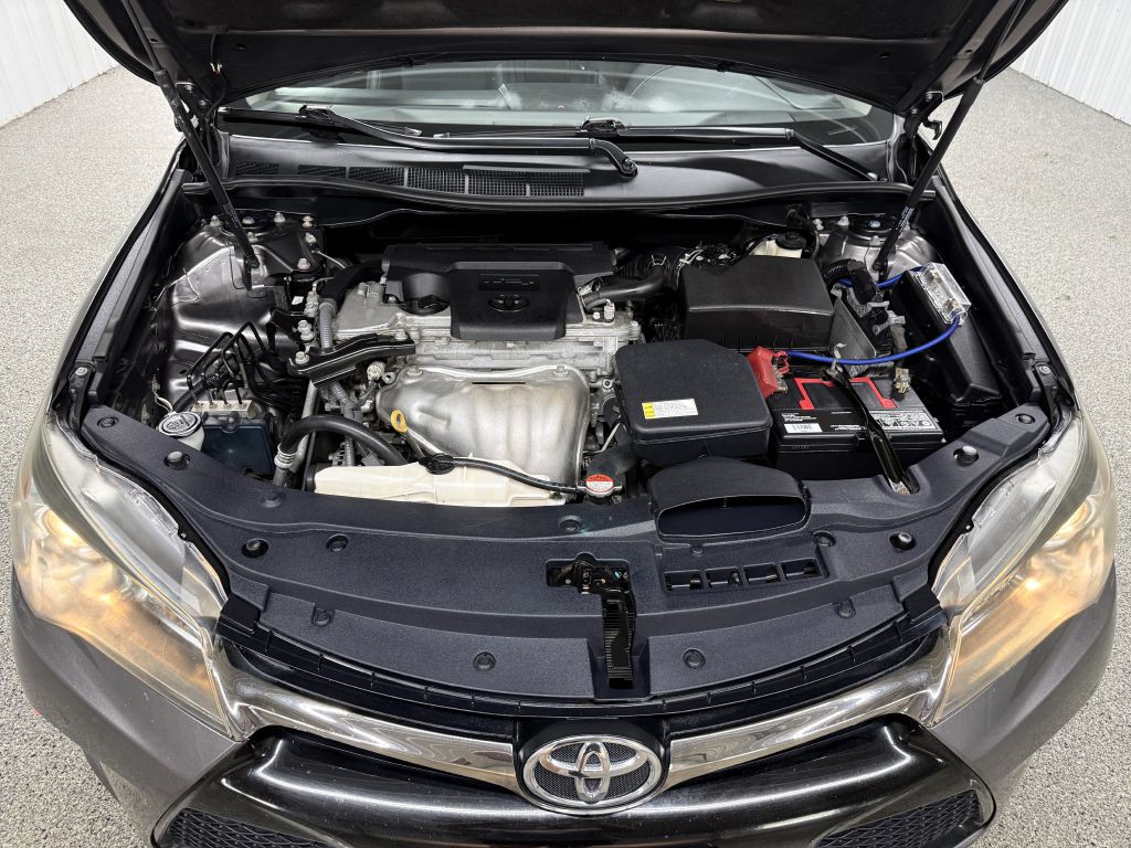 2016 Toyota Camry Image 33