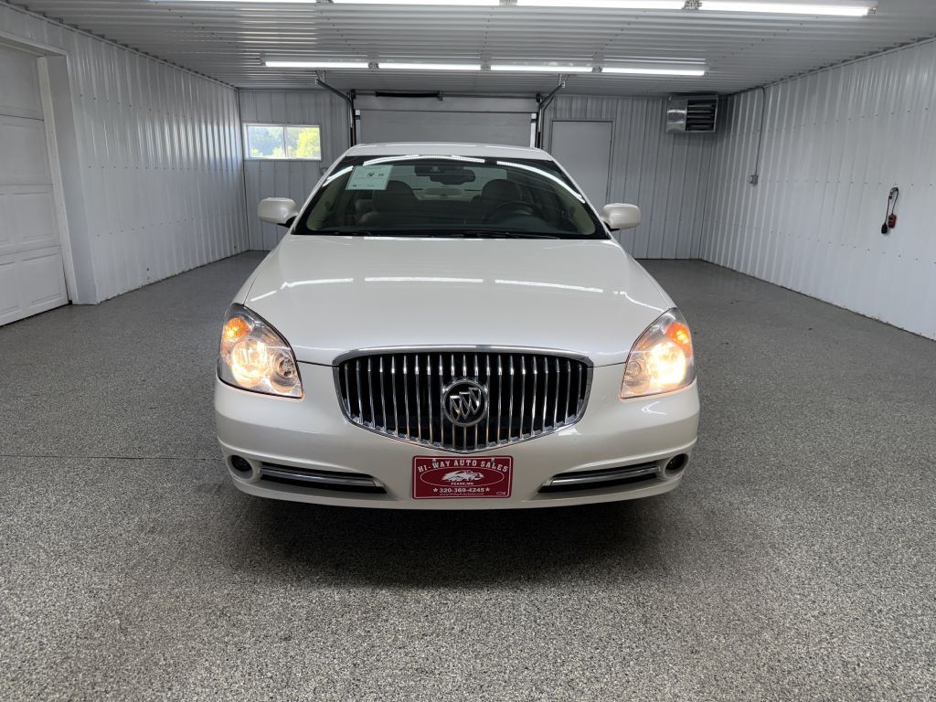 2010 Buick Lucerne Image 2