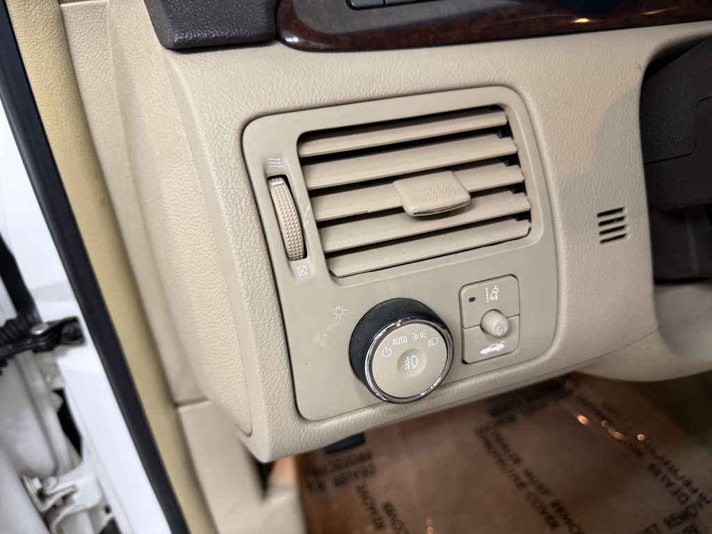 2010 Buick Lucerne Image 16