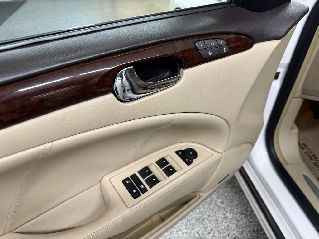 2010 Buick Lucerne Image 24