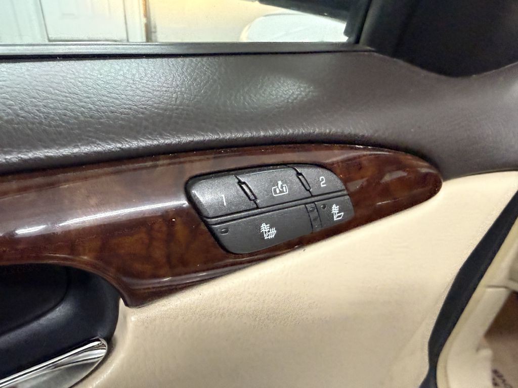 2010 Buick Lucerne Image 25