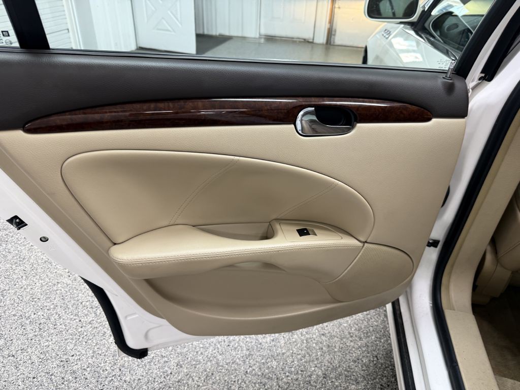 2010 Buick Lucerne Image 27