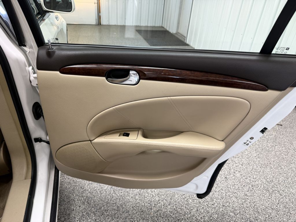 2010 Buick Lucerne Image 30