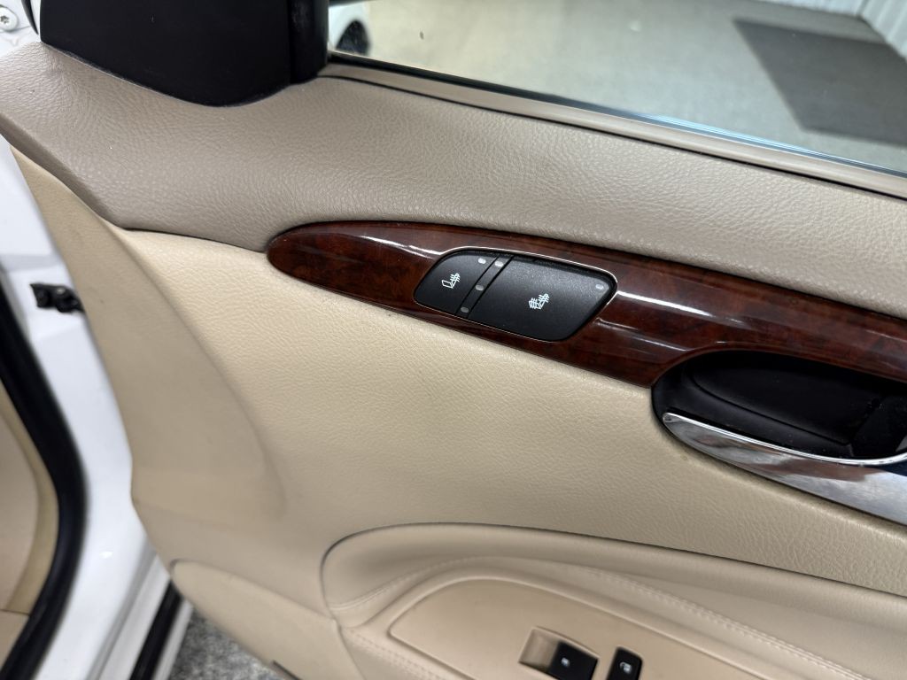 2010 Buick Lucerne Image 35
