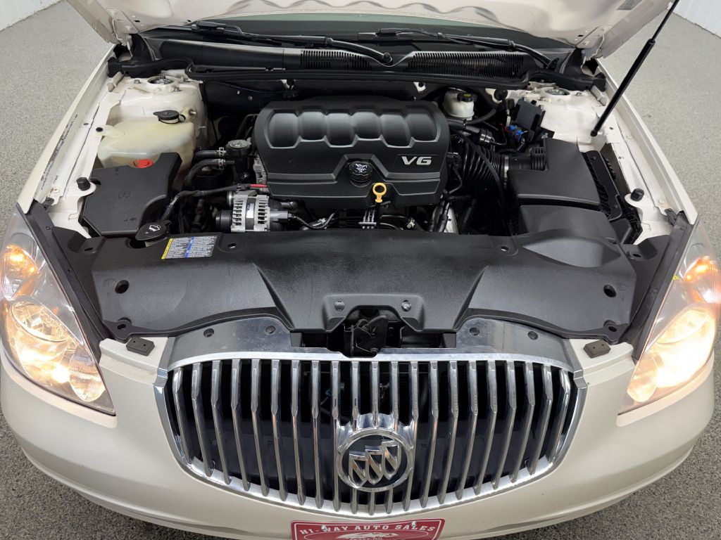 2010 Buick Lucerne Image 38