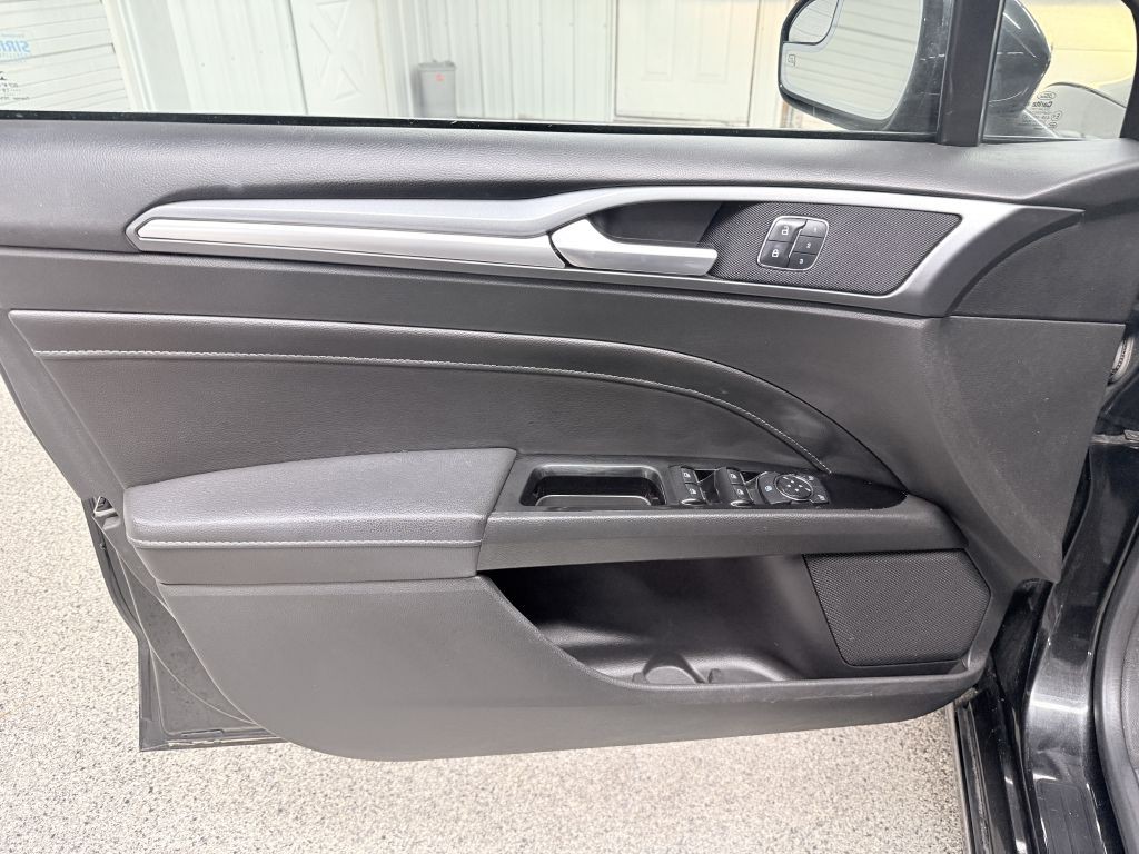 2015 Ford Fusion Image 23