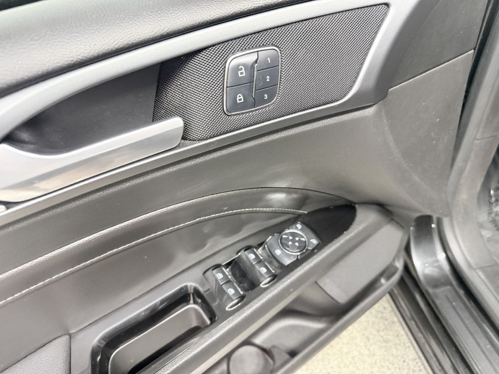2015 Ford Fusion Image 24