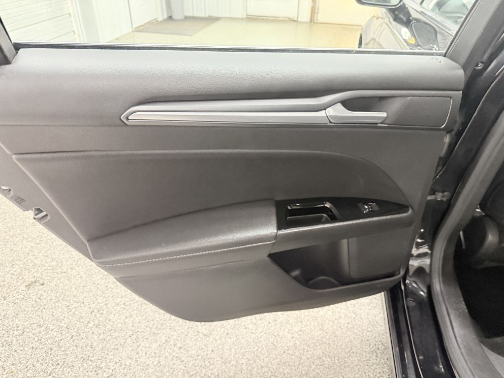 2015 Ford Fusion Image 26