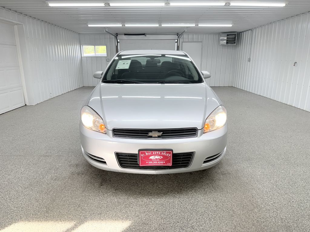 2011 Chevrolet Impala Image 2