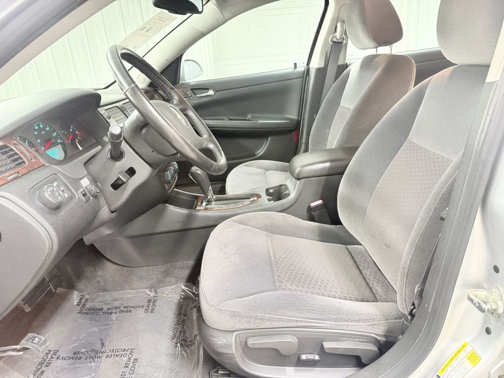2011 Chevrolet Impala Image 12