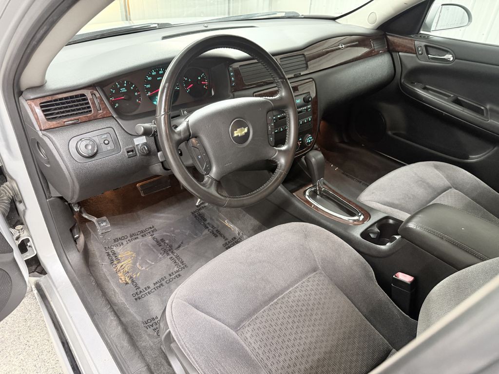 2011 Chevrolet Impala Image 13