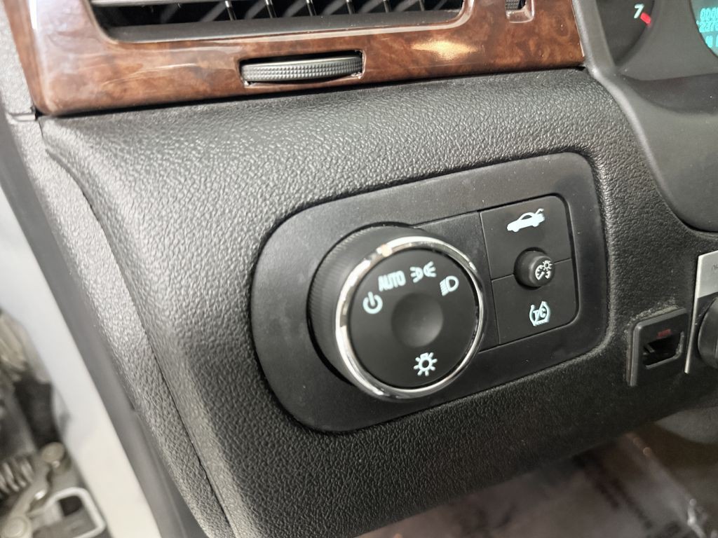 2011 Chevrolet Impala Image 14