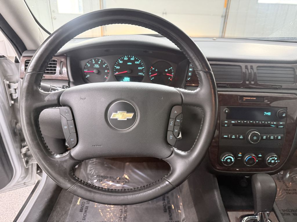 2011 Chevrolet Impala Image 17