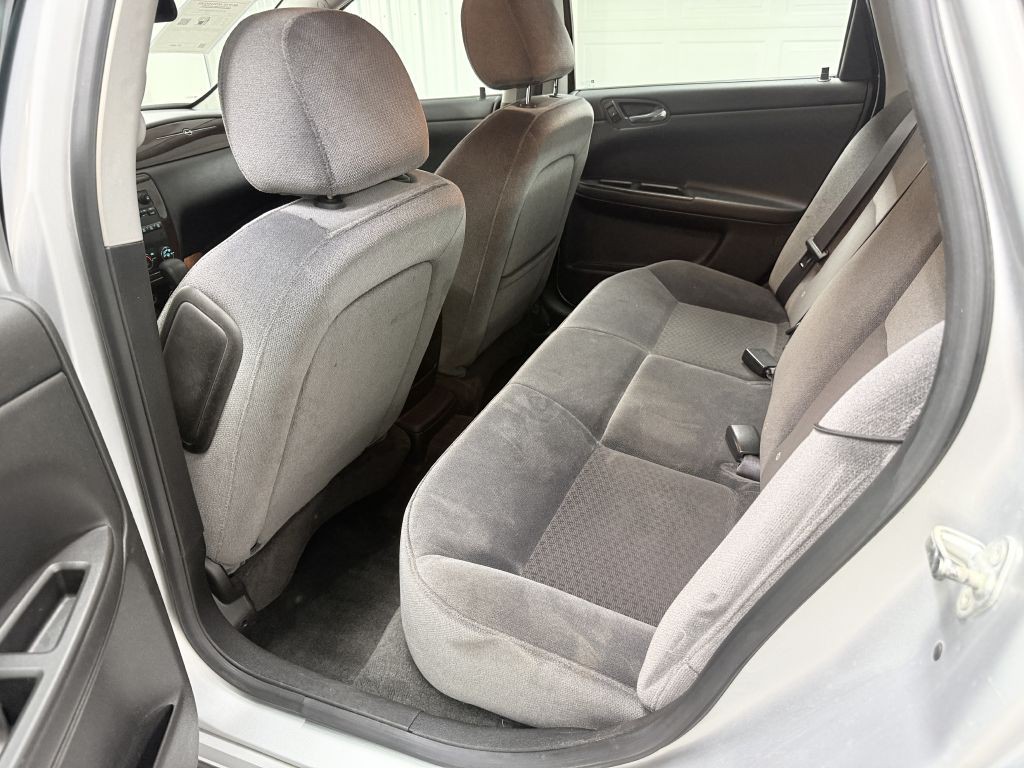 2011 Chevrolet Impala Image 23