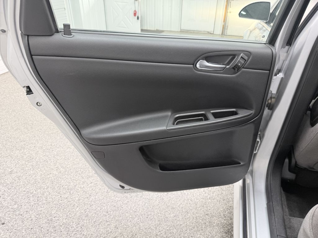 2011 Chevrolet Impala Image 24