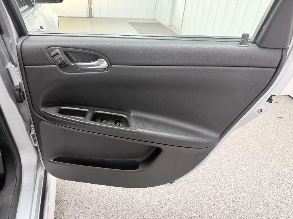 2011 Chevrolet Impala Image 27
